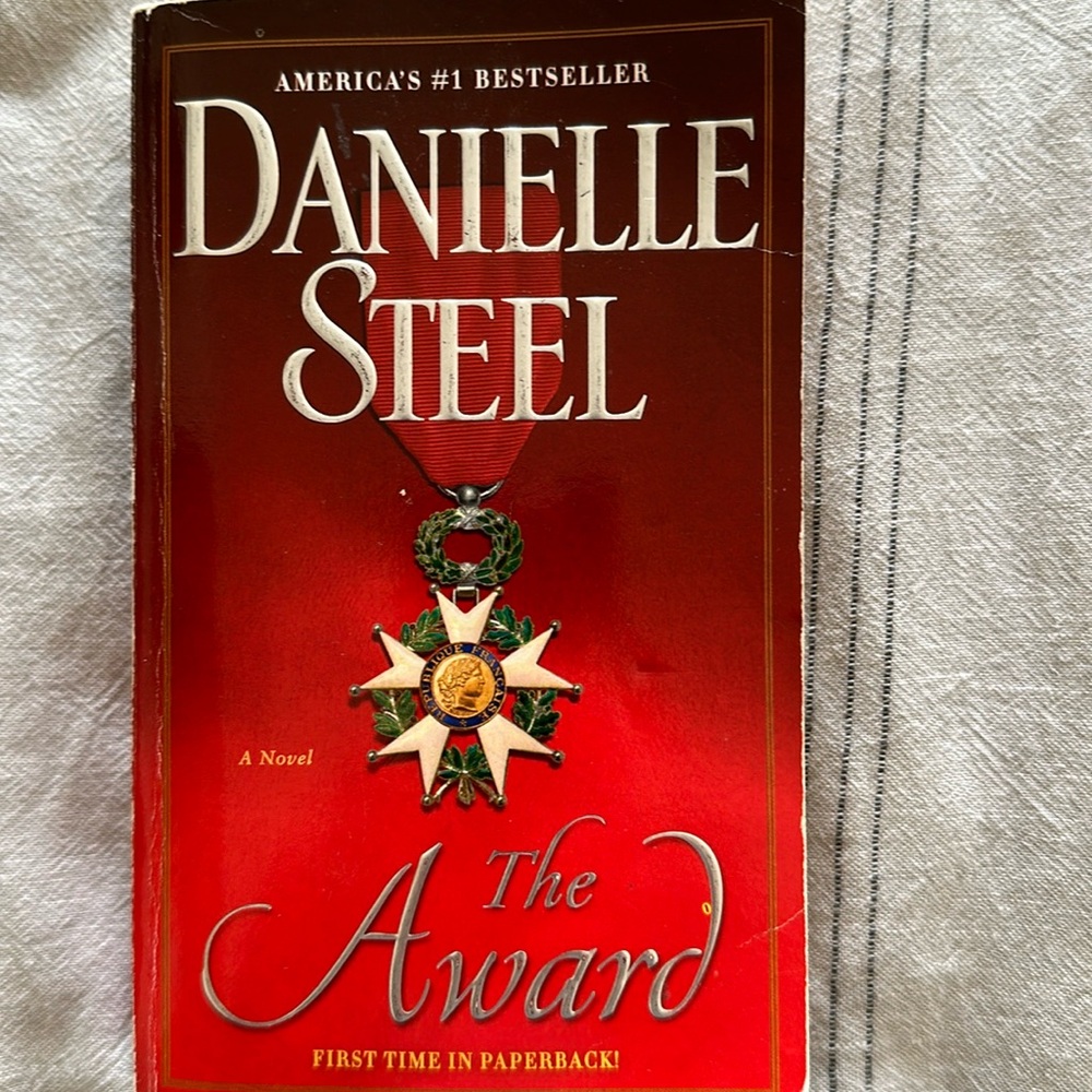 Book: The Award by Danielle Steel